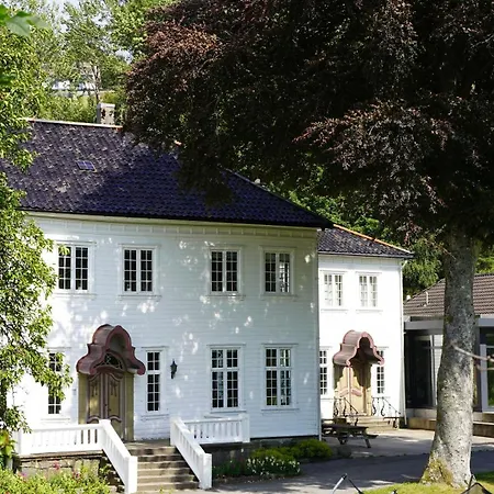 Hald Hotel *